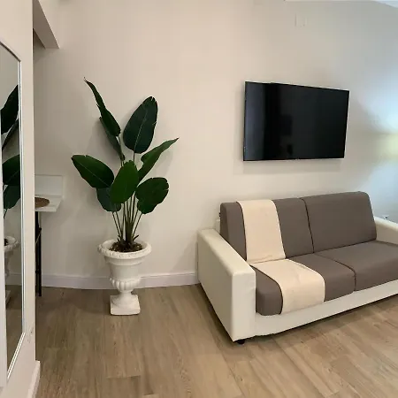 Luxury Apartment *