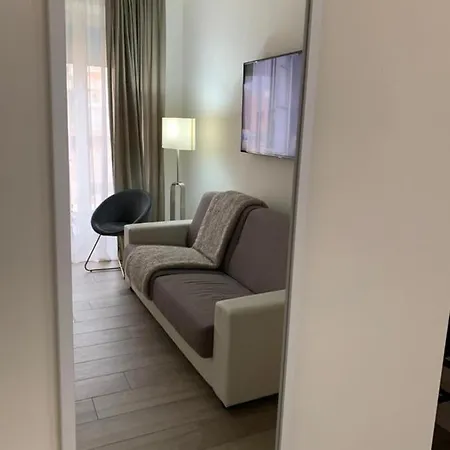 Luxury Apartment *