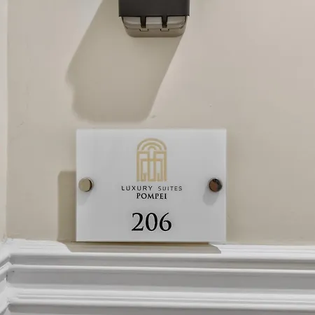 Luxury Suites-near Ruins بومبيي